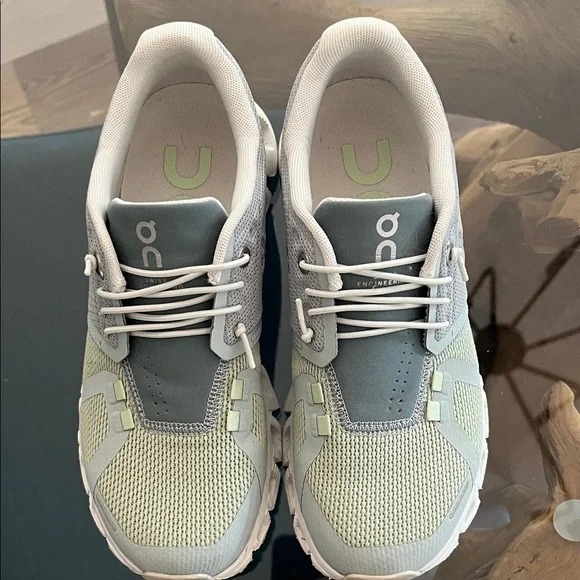 Stylish Women's Oncloud Sneakers in Light Green and Gray - Picture 2 of 7